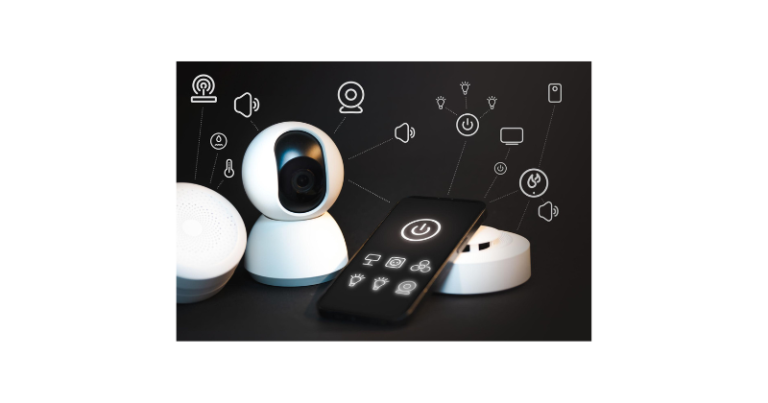 Casa inteligente moderna com dispositivos smart home como Alexa Echo Dot, lâmpadas inteligentes, smart plug e câmera Wi-Fi em ambiente automatizado e conectado