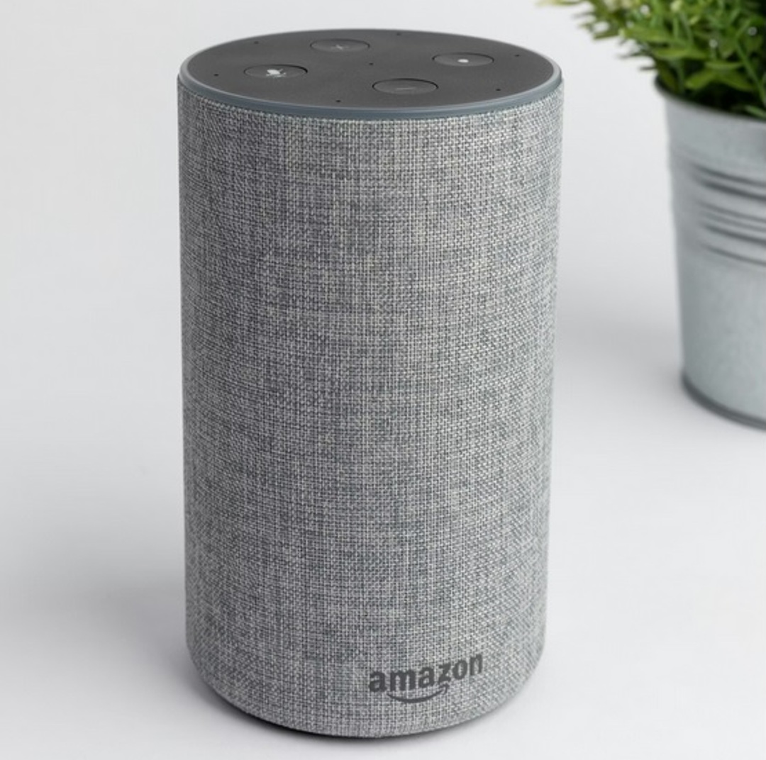 Echo Dot Alexa em casa inteligente moderna automatizada