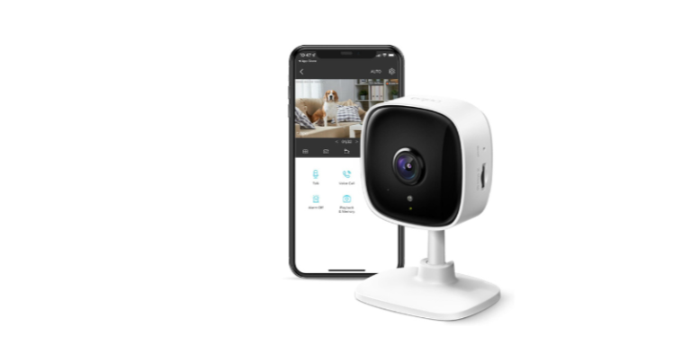 Câmera TP-Link Tapo C100 Wi-Fi Full HD para monitoramento residencial com visão noturna e acesso pelo celular