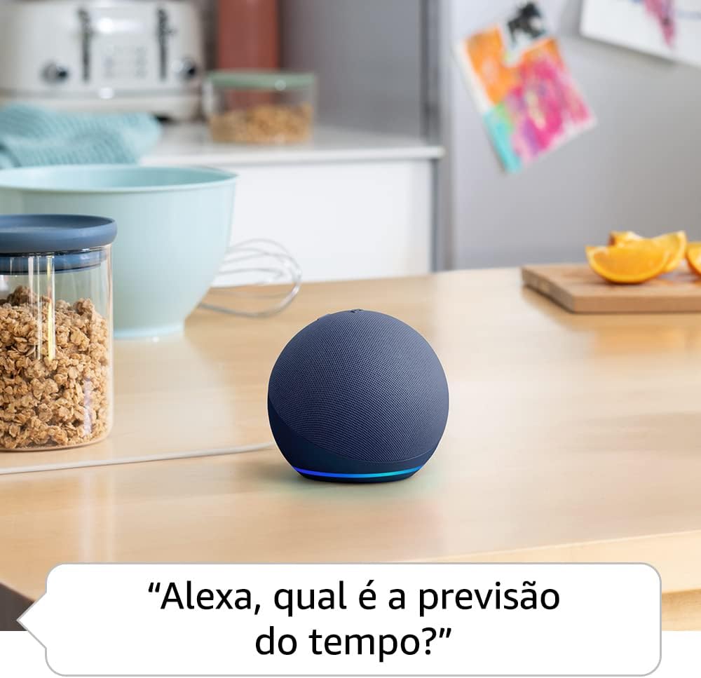 Echo Dot 5ª geração com Alexa controlando casa inteligente pelo celular em ambiente moderno