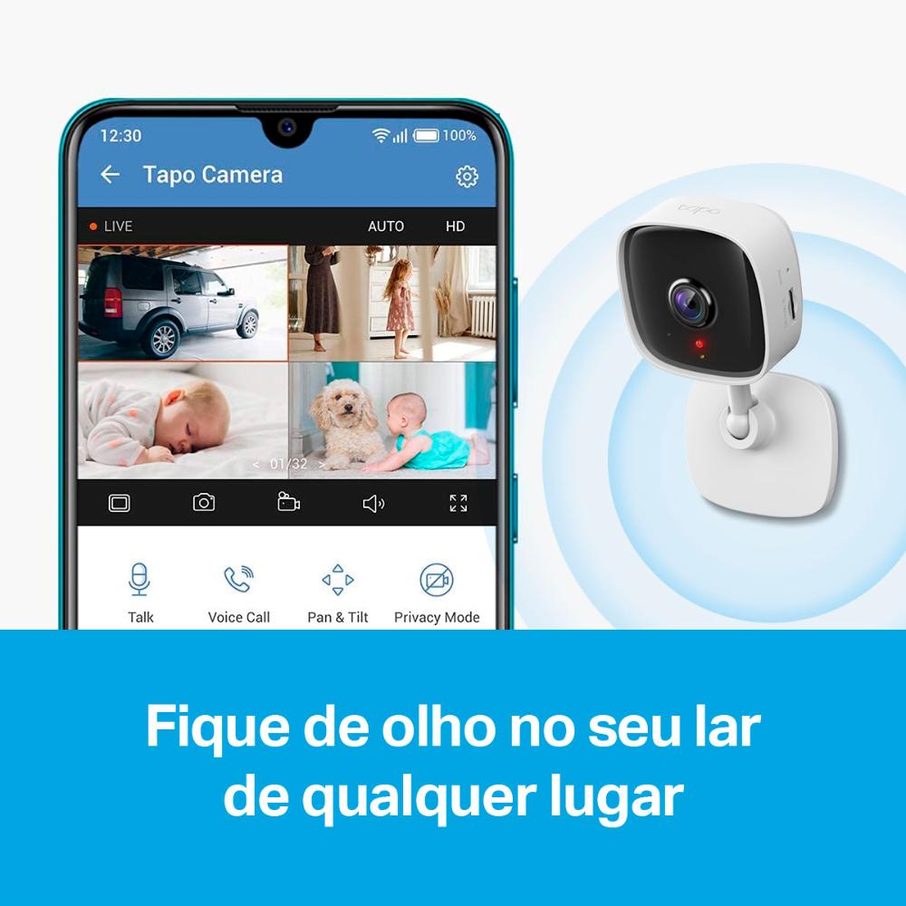 Câmera TP-Link Tapo C100 instalada em ambiente residencial com visão noturna